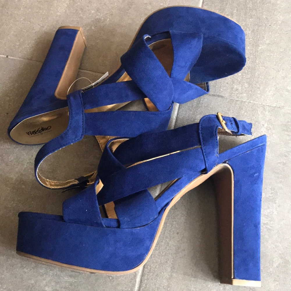 NWT Cobalt Blue Chunky Heeled Sandals